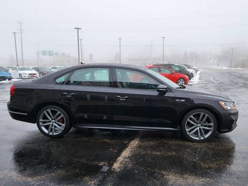 Used 2018 Volkswagen Passat 2.0T R-Line image 15