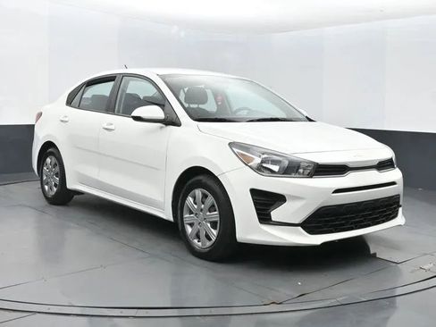 Used 2023 Kia Rio S image 2