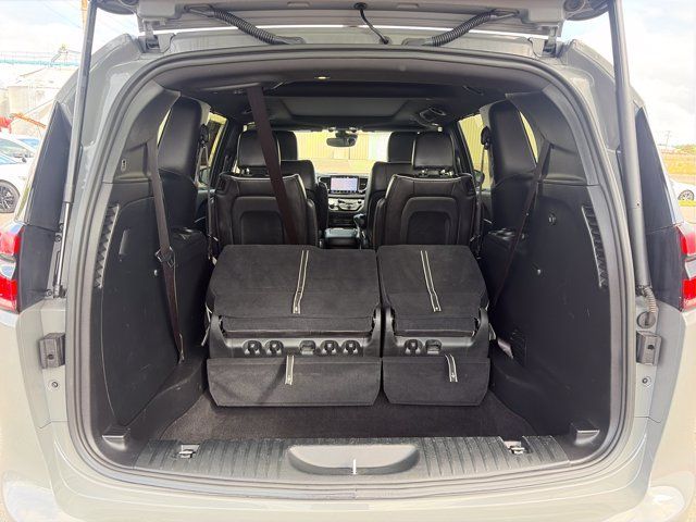 Used 2025 Chrysler Pacifica Limited FWD image 45