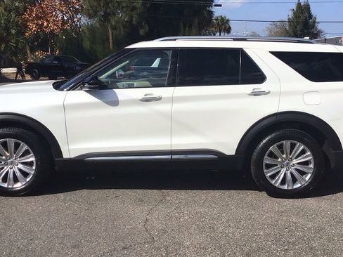Certified 2022 Ford Explorer Limited w/ Equipment Group 301A image 8
