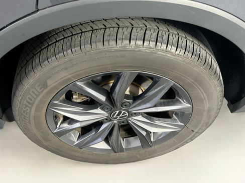 Used 2023 Volkswagen Tiguan SE AWD/4WD image 30