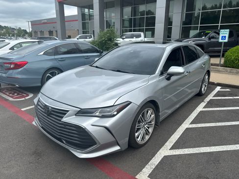 Used 2021 Toyota Avalon Limited w/ Advanced Safety Package FWD image 2