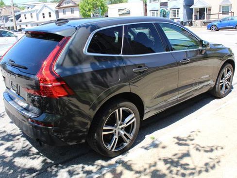 Used 2018 Volvo XC60 T5 Momentum w/ Vision Package AWD/4WD image 5