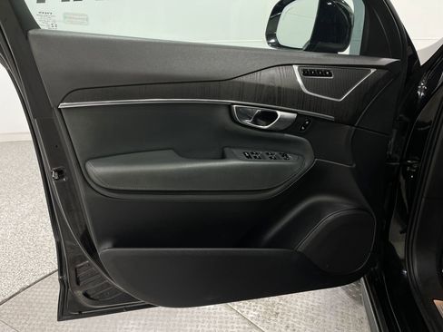 Used 2020 Volvo XC90 T6 Momentum image 16