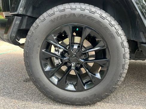 Used 2021 Jeep Wrangler Unlimited Sahara AWD/4WD image 19