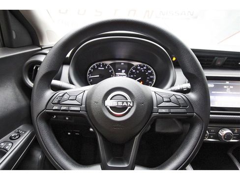 Used 2025 Nissan Kicks Play S image 12