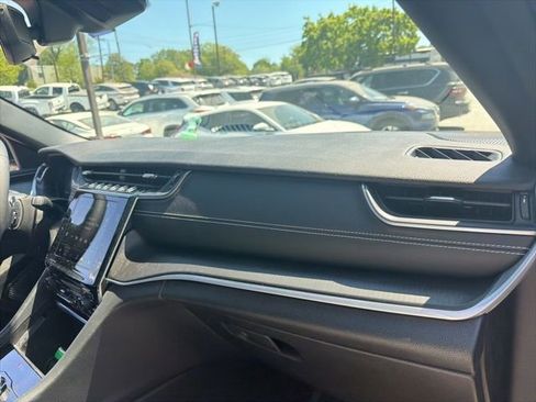 Used 2024 Jeep Grand Cherokee Laredo X image 16