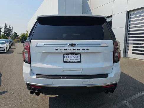Used 2022 Chevrolet Suburban High Country w/ Premium Package 2 AWD/4WD image 6