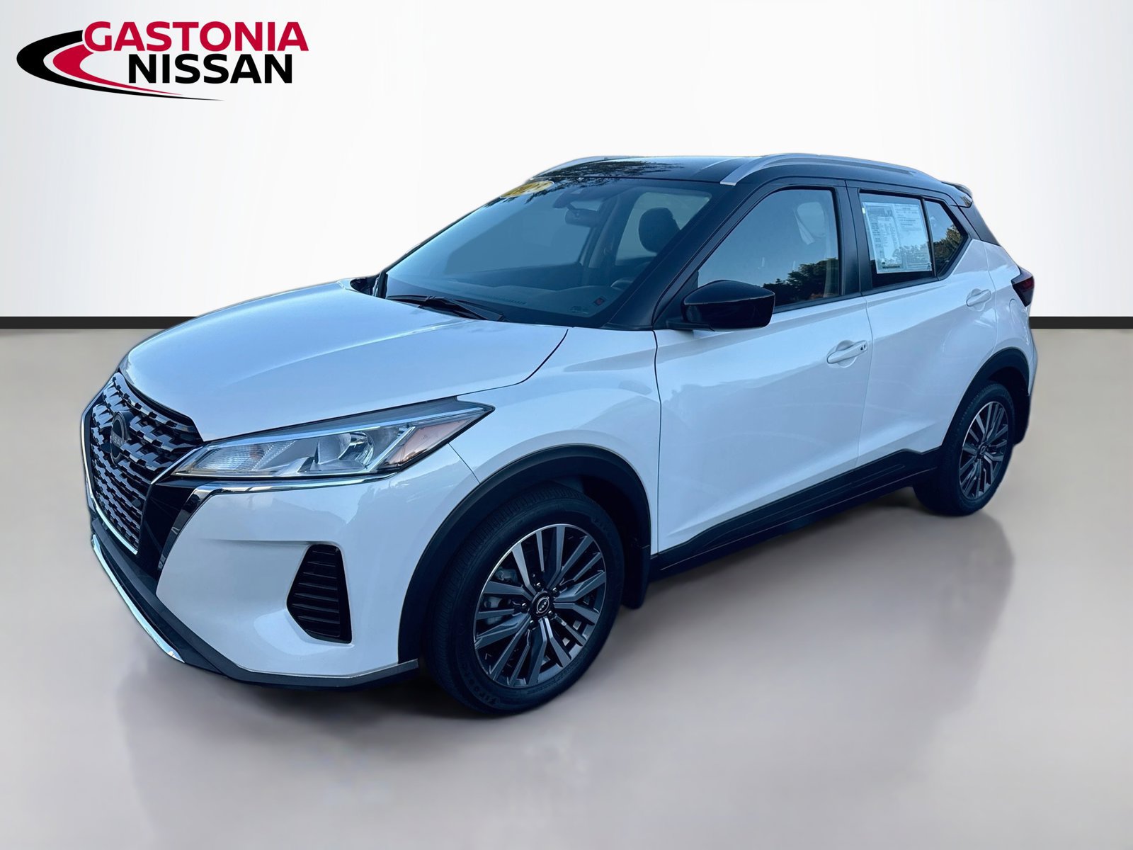 Used 2023 Nissan Kicks SV FWD image 3