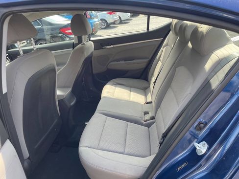 Used 2019 Hyundai Elantra SE FWD image 19
