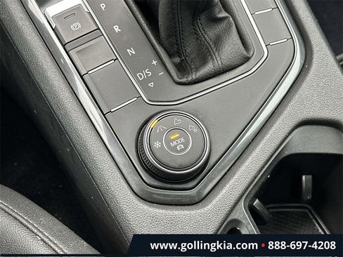 Used 2020 Volkswagen Tiguan SE w/ Panoramic Sunroof Package image 30