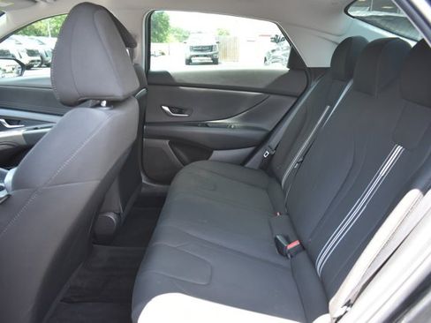 Used 2023 Hyundai Elantra SEL FWD image 13