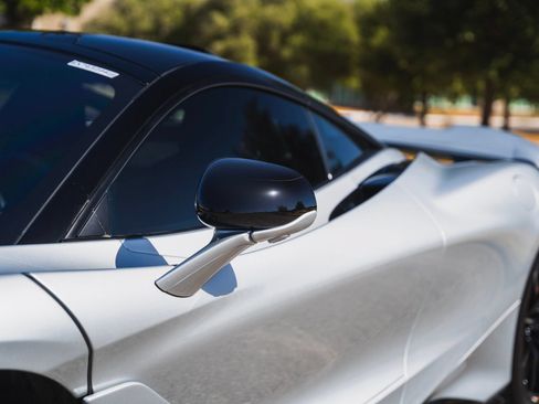 Used 2021 McLaren 765LT RWD image 11