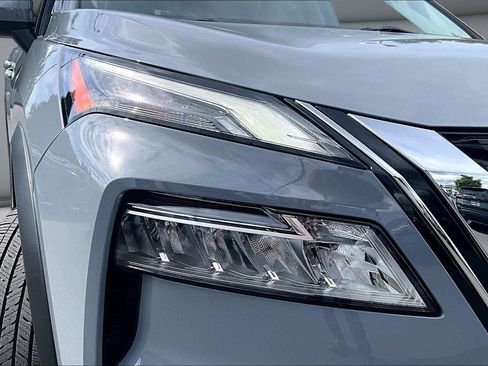 Used 2023 Nissan Rogue SL AWD/4WD image 32