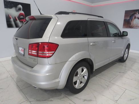 Used 2010 Dodge Journey SXT w/ Flexible Seating Group FWD image 3