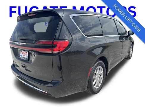 Used 2024 Chrysler Pacifica Touring-L FWD image 6