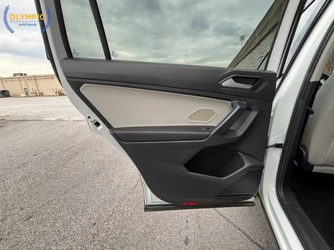 Used 2021 Volkswagen Tiguan SE image 43