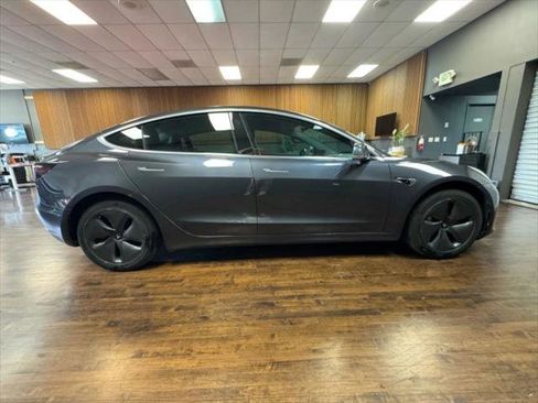 Used 2019 Tesla Model 3 Standard Range image 6