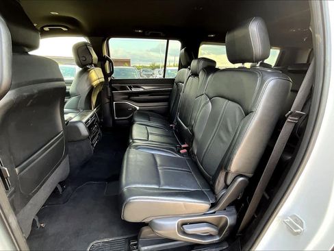 Used 2024 Jeep Wagoneer L Series II w/ Flexible Seating Group image 19