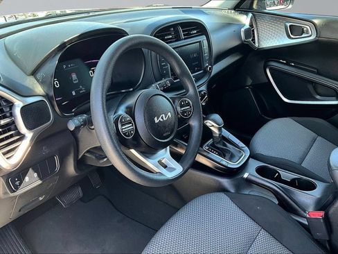 Used 2025 Kia Soul LX w/ LX Technology Package FWD image 18