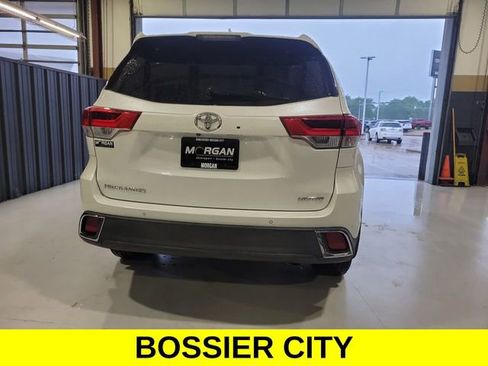 Used 2019 Toyota Highlander Limited Platinum FWD image 33