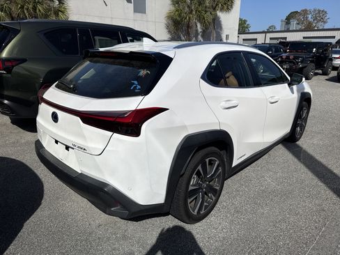 Used 2021 Lexus UX 250h w/ Premium Package image 4