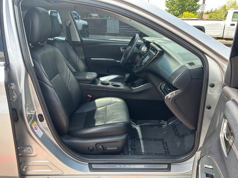 Used 2016 Toyota Avalon Limited w/ Toyota Safety Sense Package FWD image 31