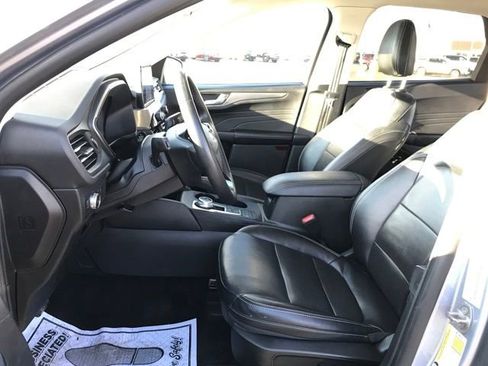 Used 2022 Ford Escape Titanium image 15