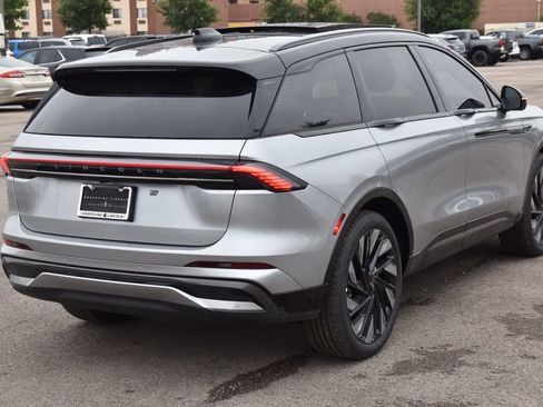 New 2026 Lincoln Nautilus Reserve w/ Jet Appearance Package AWD/4WD image 7