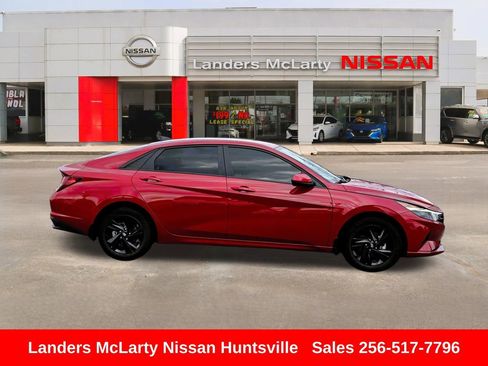 Used 2023 Hyundai Elantra SEL image 2