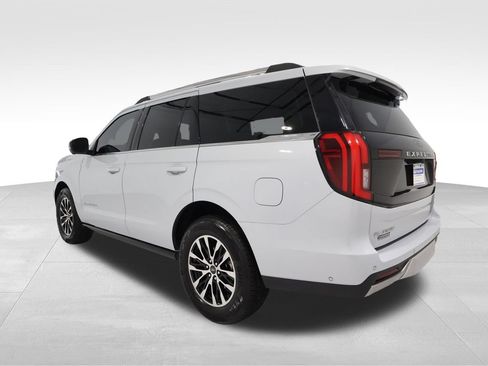 Used 2025 Ford Expedition Platinum AWD/4WD image 2