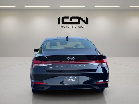 Used 2023 Hyundai Elantra SE FWD image 3