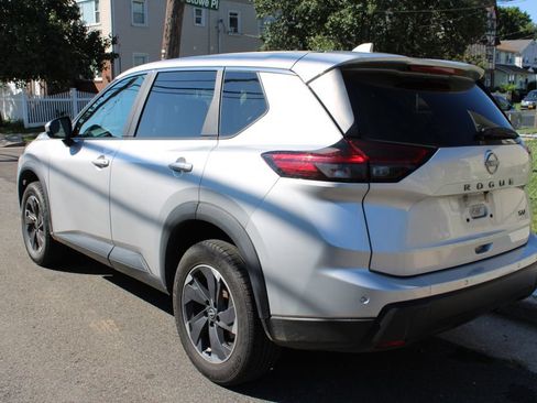 Used 2024 Nissan Rogue SV FWD image 7