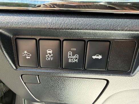 Used 2017 Toyota Avalon XLE Premium w/ All Weather Liner Package FWD image 24