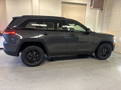 New 2026 Jeep Grand Cherokee Altitude AWD/4WD image 22