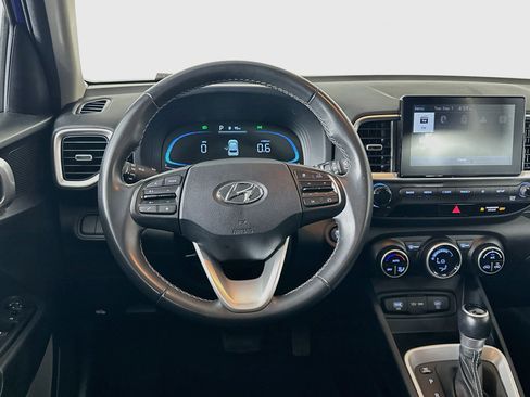 Used 2025 Hyundai Venue SEL FWD image 18