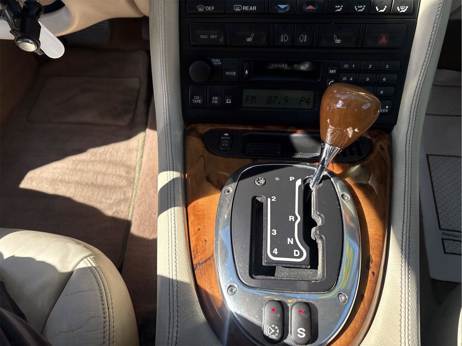 Used 2005 Jaguar XK8 Convertible RWD image 17