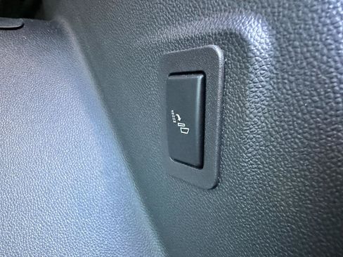 Used 2023 Cadillac Escalade Sport AWD/4WD image 28