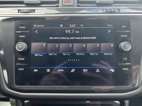 Used 2022 Volkswagen Tiguan SE image 28