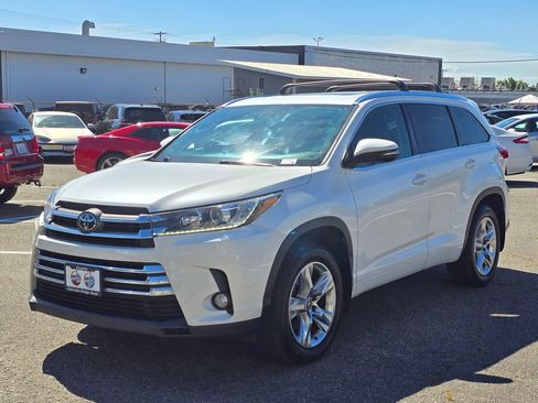 Used 2017 Toyota Highlander Limited AWD/4WD image 3