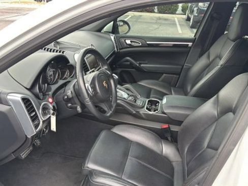 Used 2014 Porsche Cayenne Platinum Edition image 9