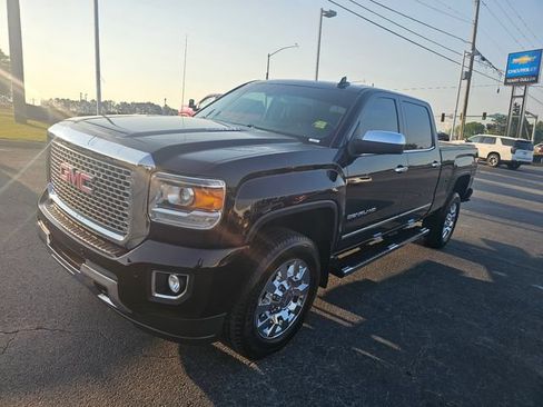 Used 2015 GMC Sierra 2500 Denali w/ Duramax Plus Package AWD/4WD image 4