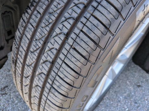 Used 2018 BMW 320i Sedan image 12