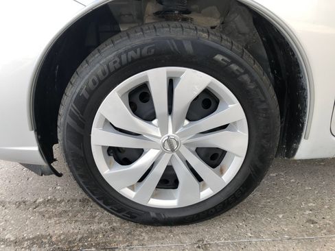 Used 2017 Nissan Versa Note SV FWD image 4