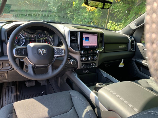 New 2026 RAM 1500 4x4 Crew Cab image 13