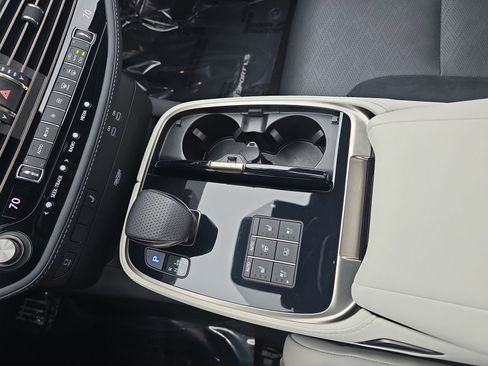 Used 2025 Lexus LS 500 F Sport AWD/4WD image 25