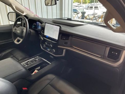 Used 2022 Ford Expedition XLT AWD/4WD image 25