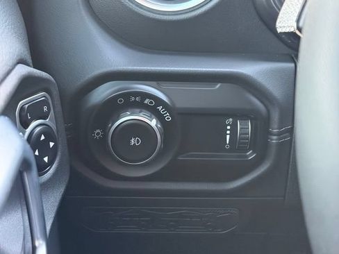 Used 2024 Jeep Wrangler Unlimited Sahara AWD/4WD image 19