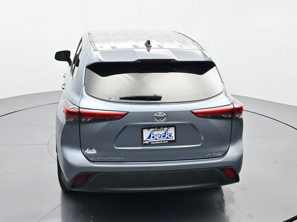 Used 2023 Toyota Highlander LE AWD/4WD image 33