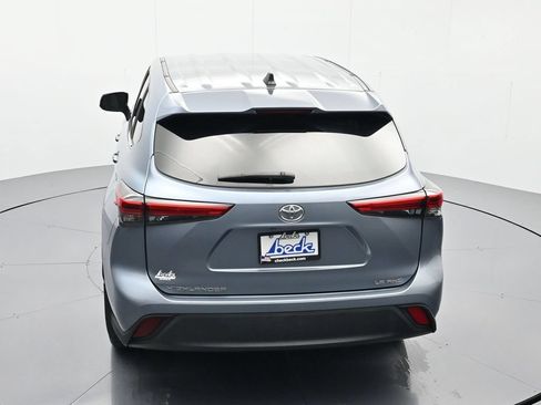 Used 2023 Toyota Highlander LE AWD/4WD image 33